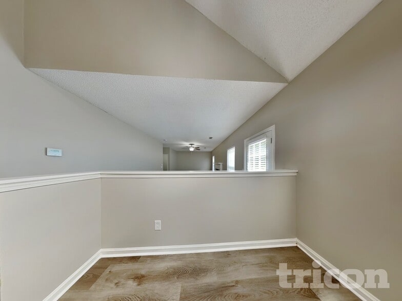 Building Photo - 1099 Sugarcreek Way