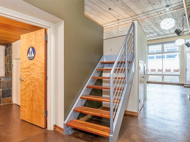 Building Photo - Open Floor Plan Loft in Jack London Square