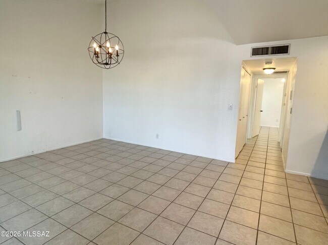 Building Photo - 822 S Langley Ave