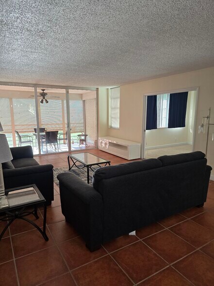 Building Photo - 933 Cypress Grove Dr
