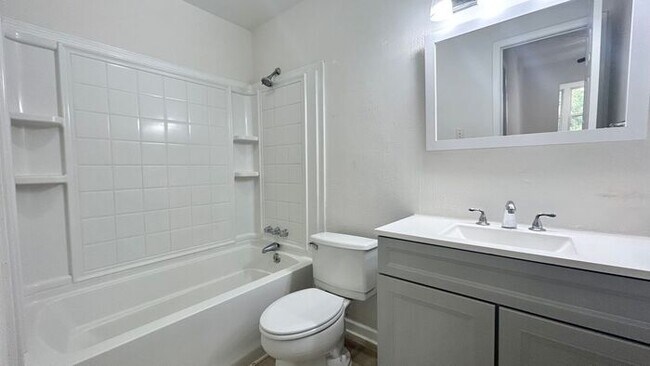 Building Photo - North Atlanta 1 Bed-1 Bath Condo, LVP Hard...