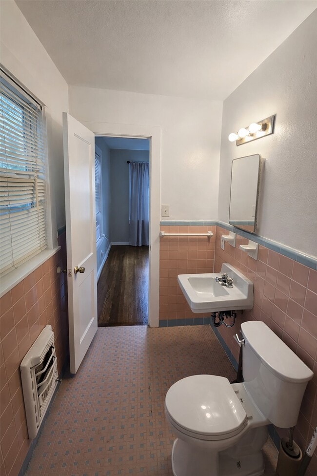 Building Photo - 1621 Wesley St