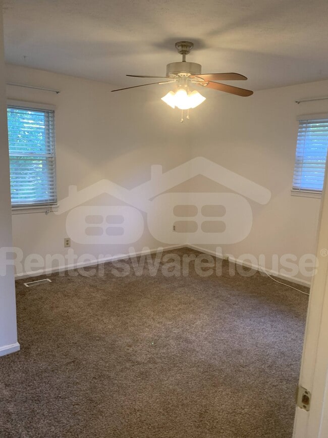Building Photo - 7107 Avesbury Ln