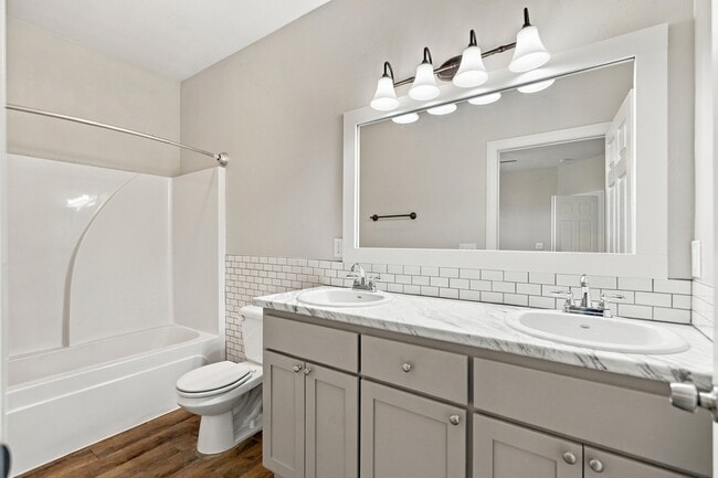Building Photo - 6421 W 3rd St