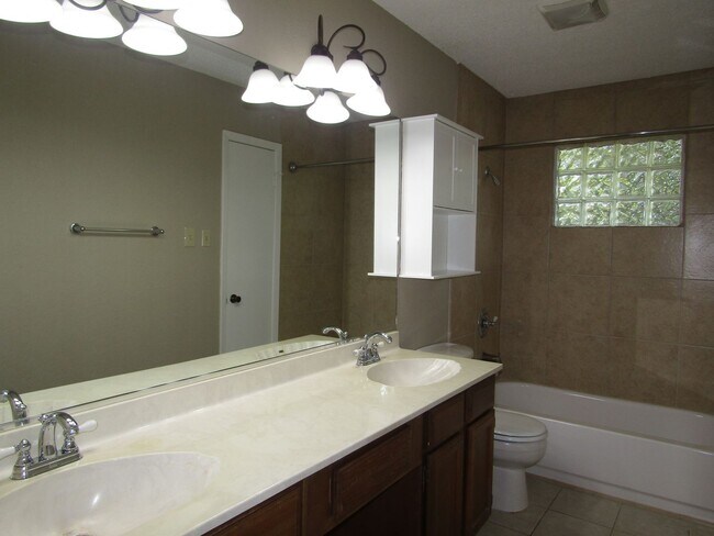 Building Photo - 7612 Islander Dr