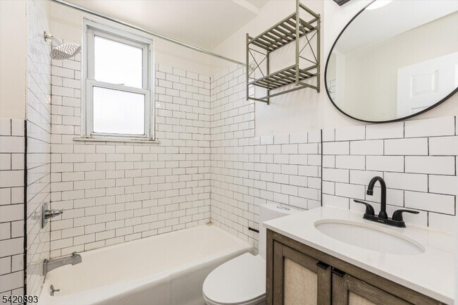 Building Photo - 43 Pleasant Way