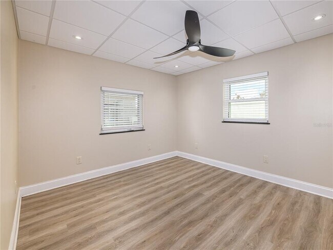 Building Photo - 907 Hillside Terrace