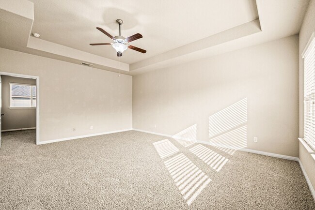 Building Photo - 4 BEDROOM FOR RENT- SEPARATE LIVING AREA - OFFICE