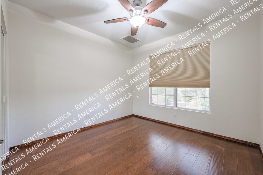 Building Photo - 10232 E Meadow Hill Dr