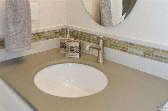 Building Photo - Beautiful 2 Bedrooms Plus Office, 3 Bathro...