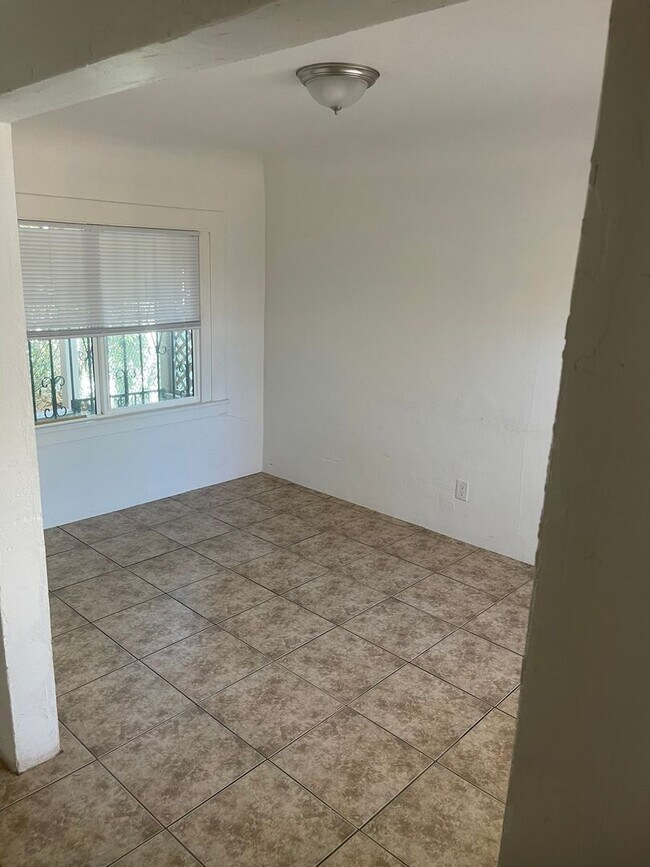 Building Photo - Geronimo