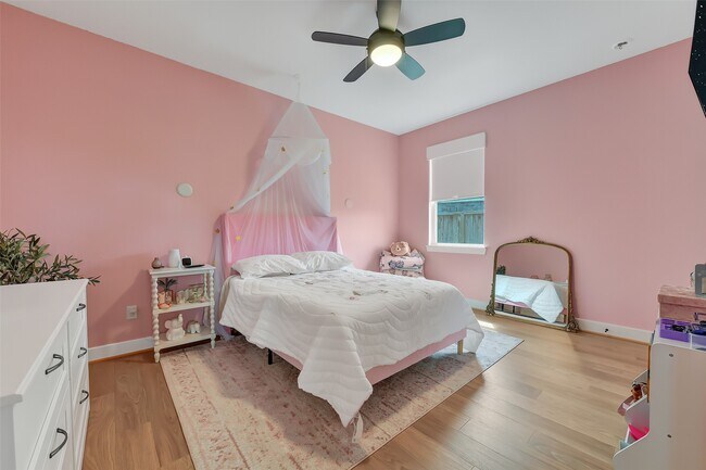 Building Photo - 1400 River Pt Dr