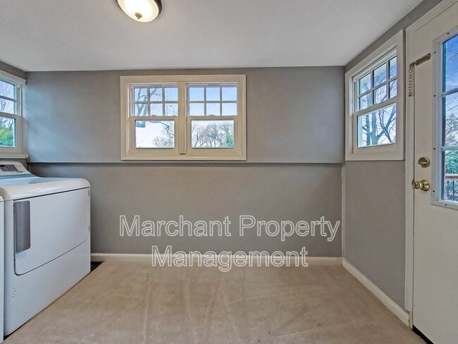 Building Photo - 114 Central Ave