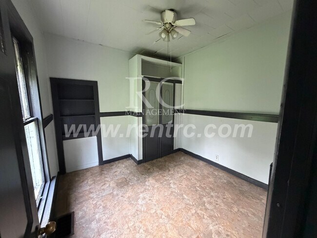 Building Photo - 18 Iowa-