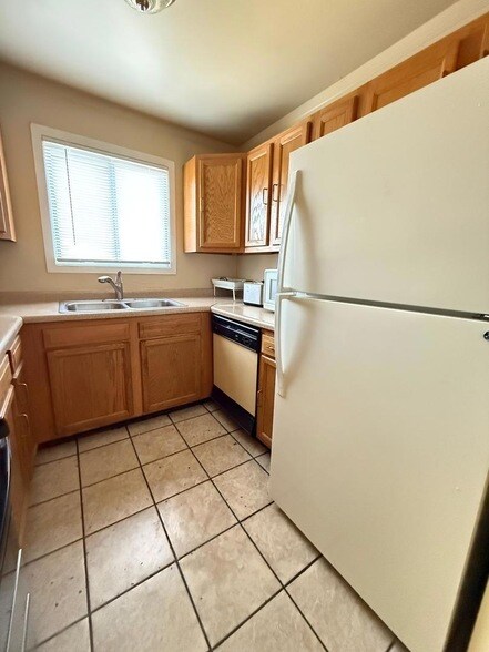 Building Photo - 8108 Waterbury Ct