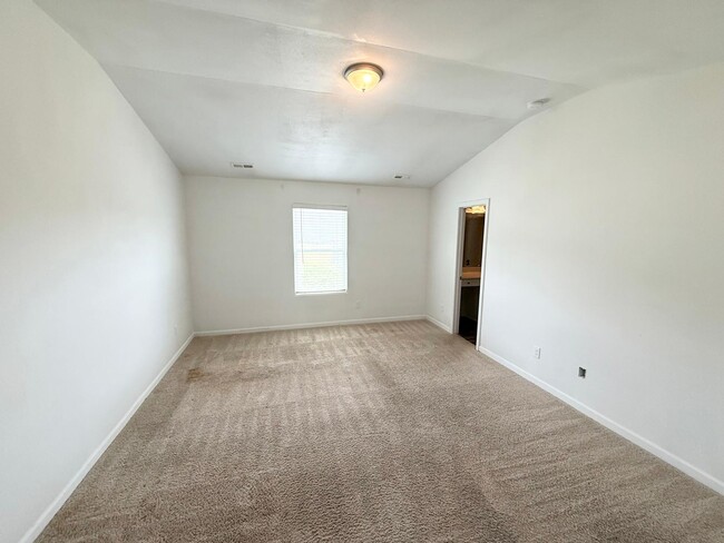Building Photo - 8407 Highgate Dr