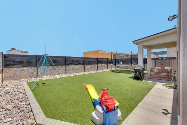 Building Photo - 7424 Rio Rimac Dr