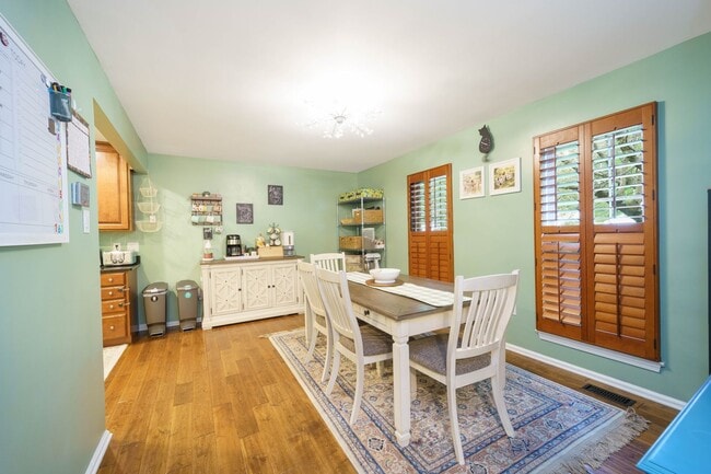 Building Photo - This 3 Bed 2.5 Bath Burke, VA Townhome is a Must See!