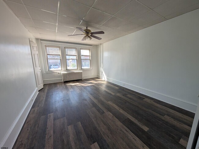 Building Photo - 6405 Ventnor Ave