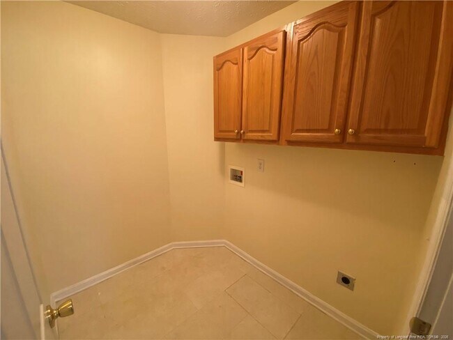Building Photo - 6501 Ryefield Dr