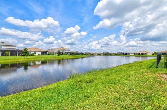 Building Photo - 15519 Sunny Day Dr