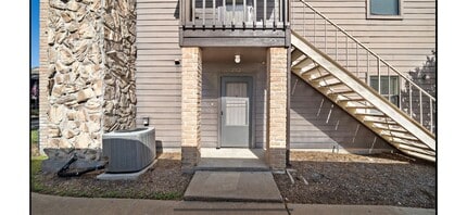 Building Photo - 12755 Mill Ridge Dr