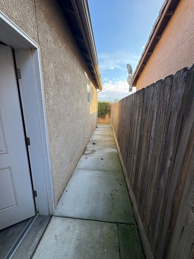 Building Photo - 3 Bedroom Home in the Avalon gated community coming soon!