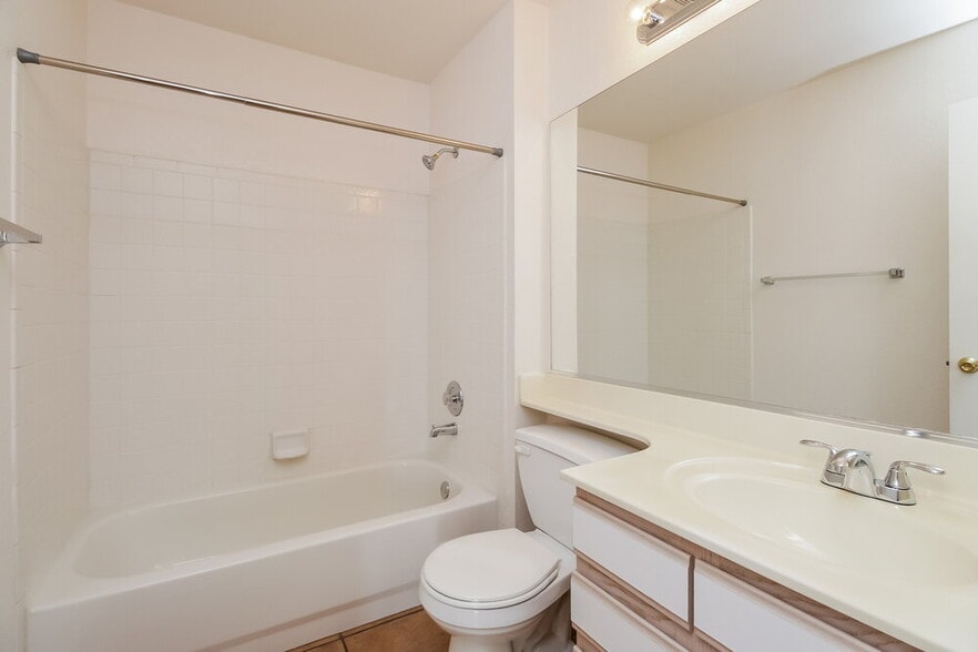 Building Photo - 8046 E Fairfield St