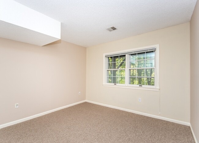 Building Photo - 285 Bishops Forest Dr