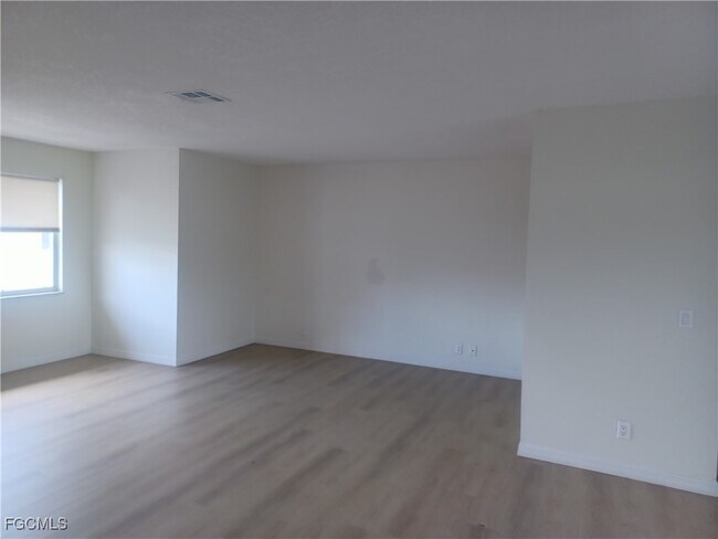 Building Photo - 937 SE 23rd Pl