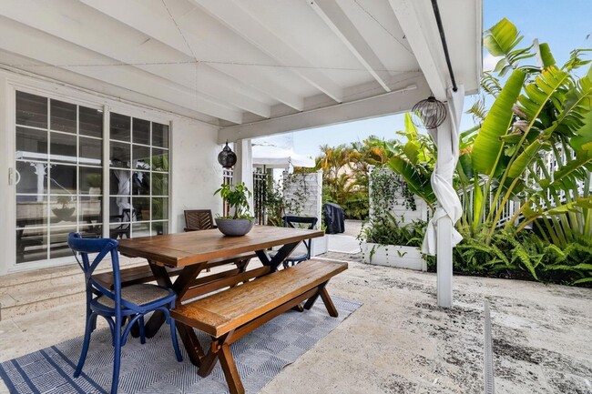 Building Photo - 412 El Prado