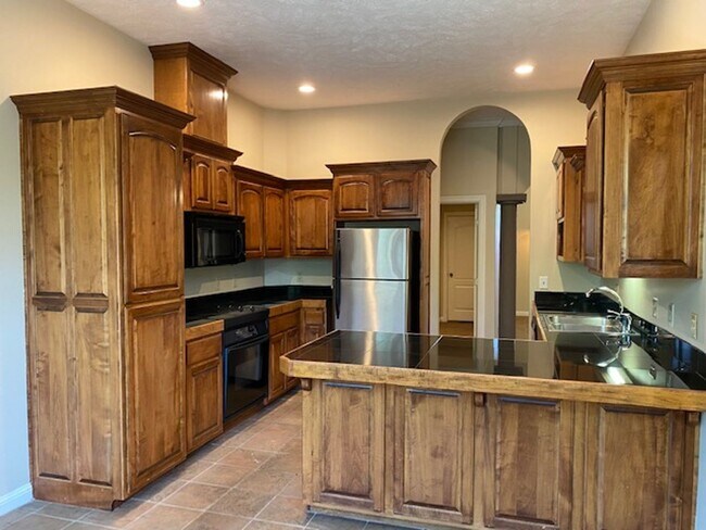 Building Photo - COMING SOON!!! GATED - STONE MEADOW SUBDIV...