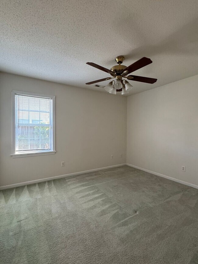 Building Photo - Not to be Missed on Heritage Square!