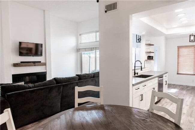Building Photo - Great Townhouse