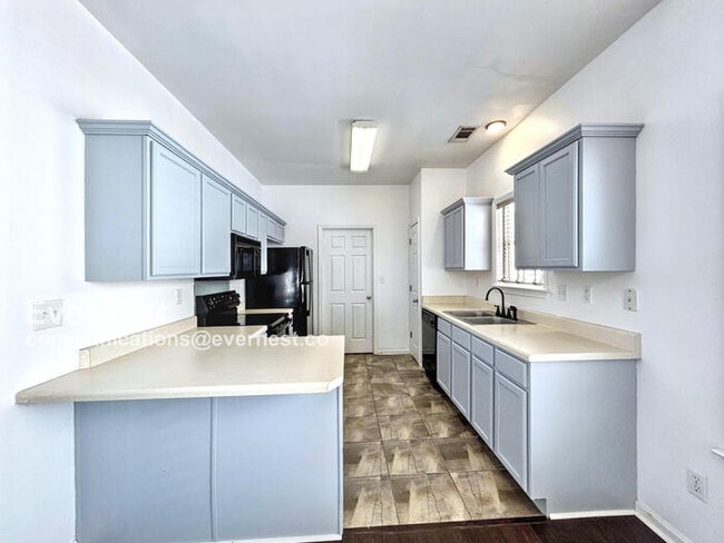 Building Photo - 1079 River Isle Dr