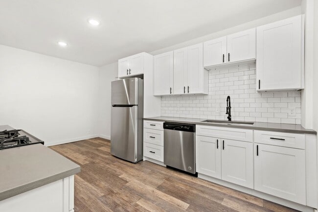 Building Photo - AVAILABLE SEPT 1ST!! UPDATED & SPACIOUS 3-...
