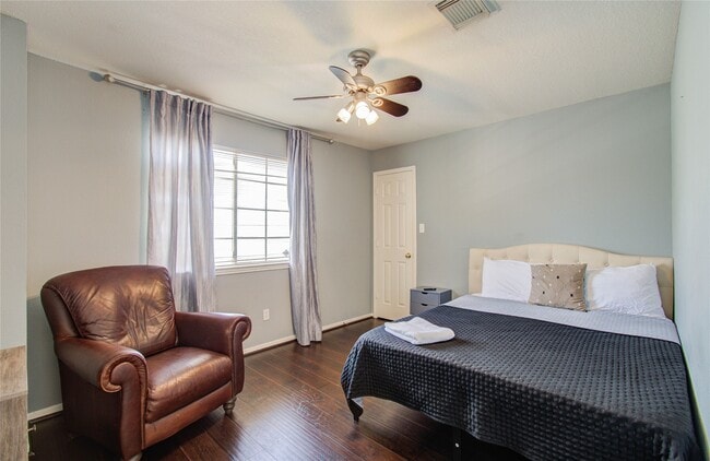 Building Photo - 3219 Leila Oaks Dr