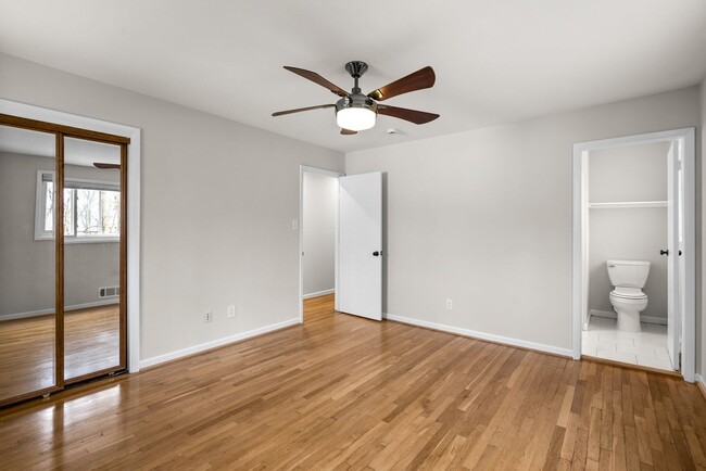 Building Photo - 3 Bed 3 Bath - Silver Spring Split Level -...