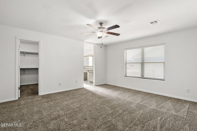 Building Photo - 2833 Maria Casas St