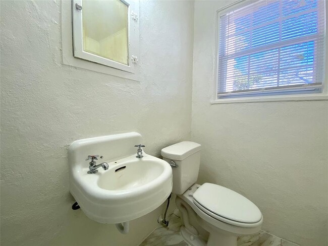 Building Photo - 5009 Avenue G