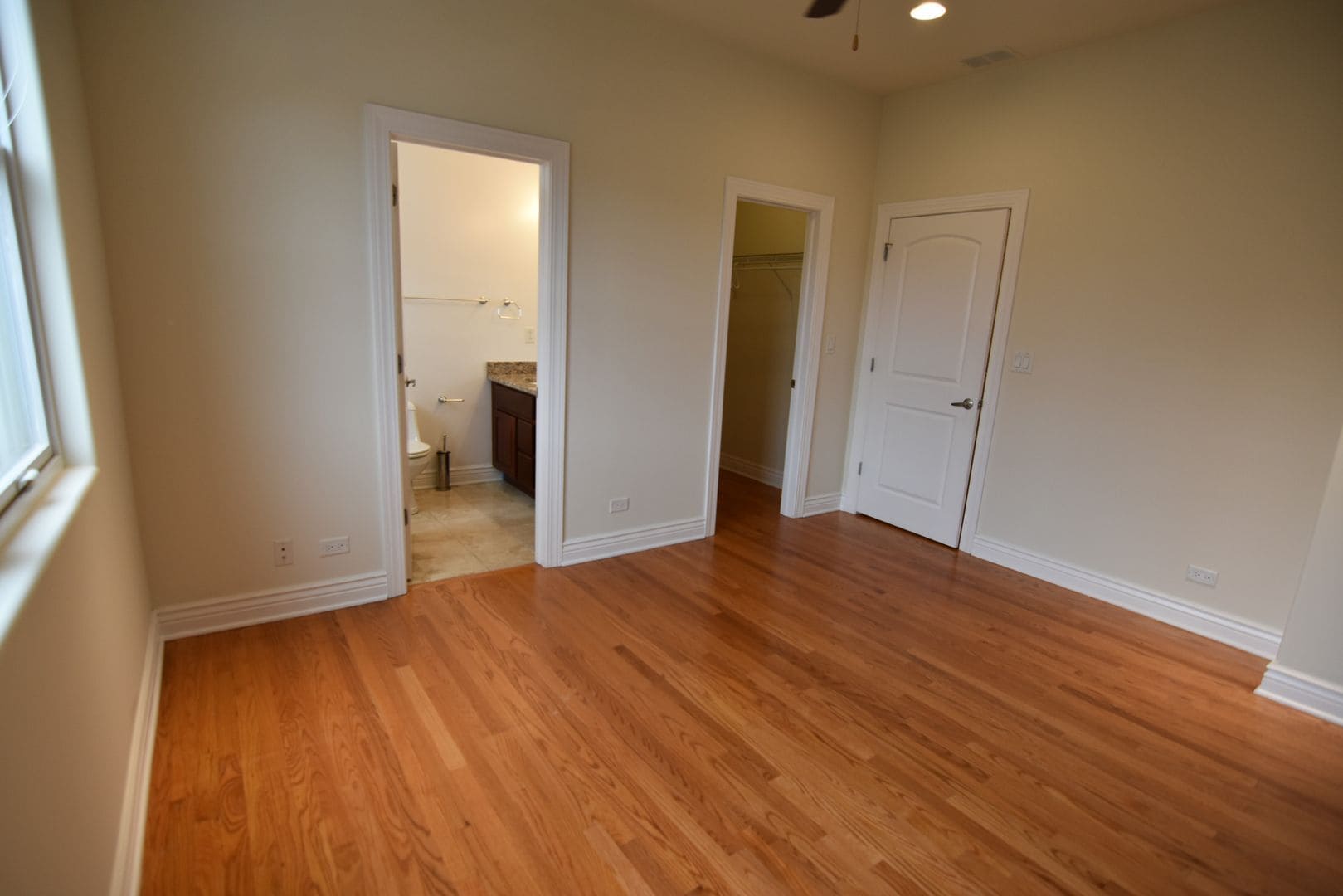 Building Photo - 5140 N Clark St