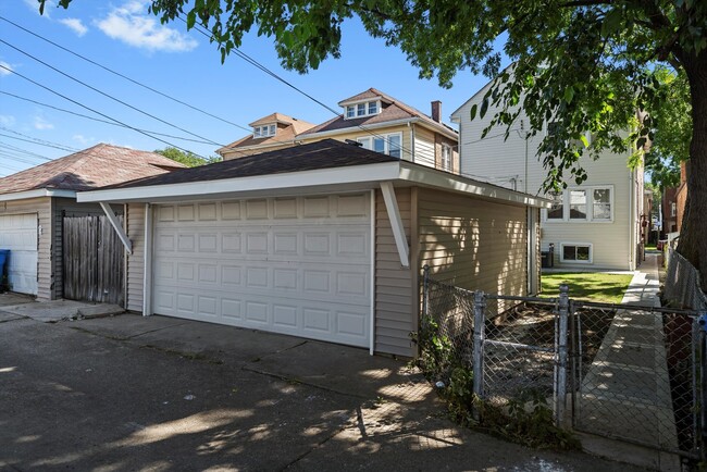 Building Photo - 7150 S Talman Ave