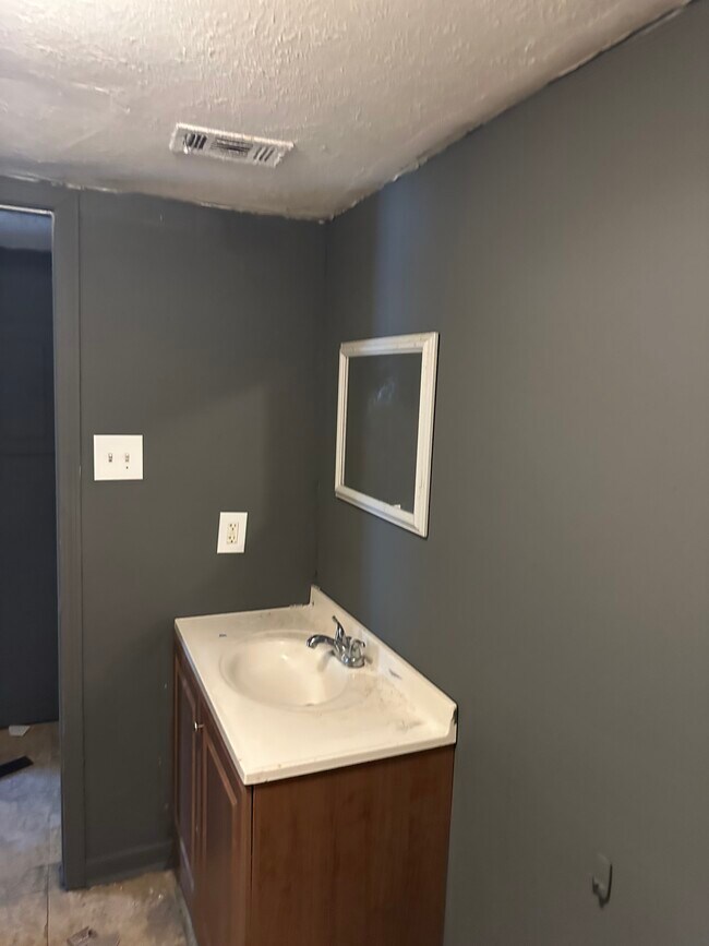 Building Photo - 809 George Kersh Dr