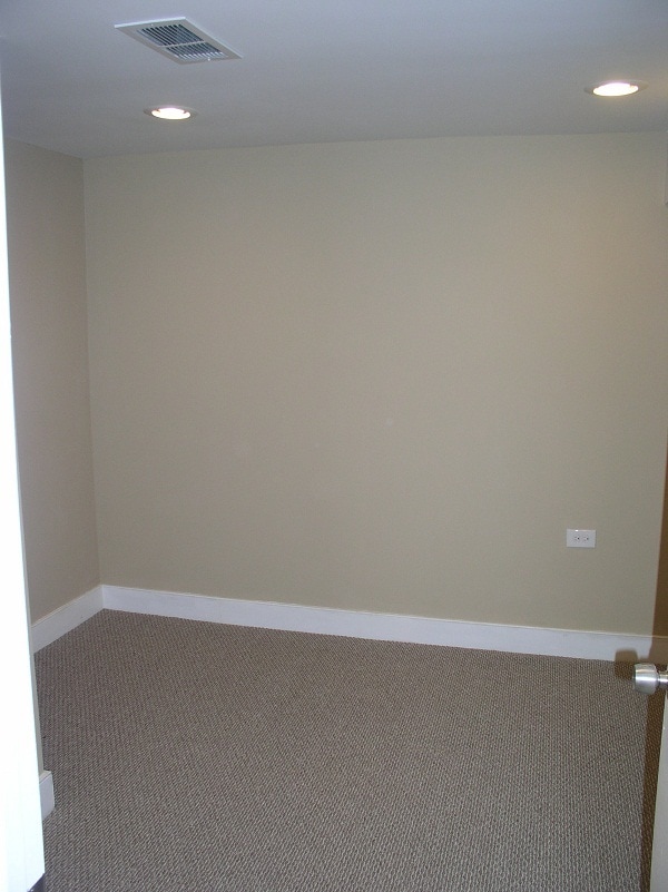 Building Photo - 408 N Iowa Ave
