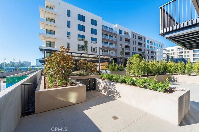 Building Photo - 3211 Rivington