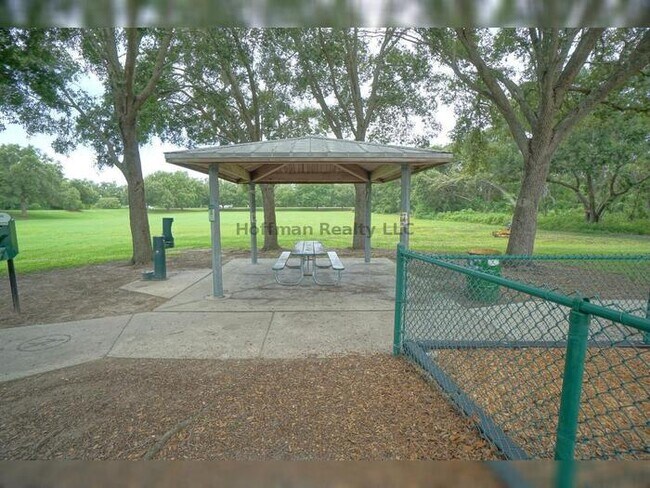 Building Photo - Charming 3 Bed, 2 Bath Home with Pond View in Sought-After Community