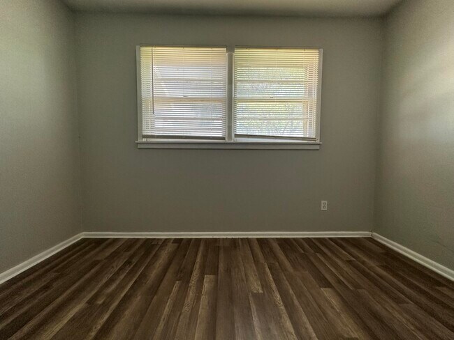 Building Photo - 2612 E Auburn St