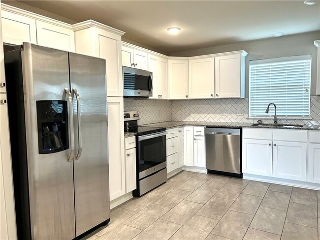 Building Photo - 301 Crestview Dr