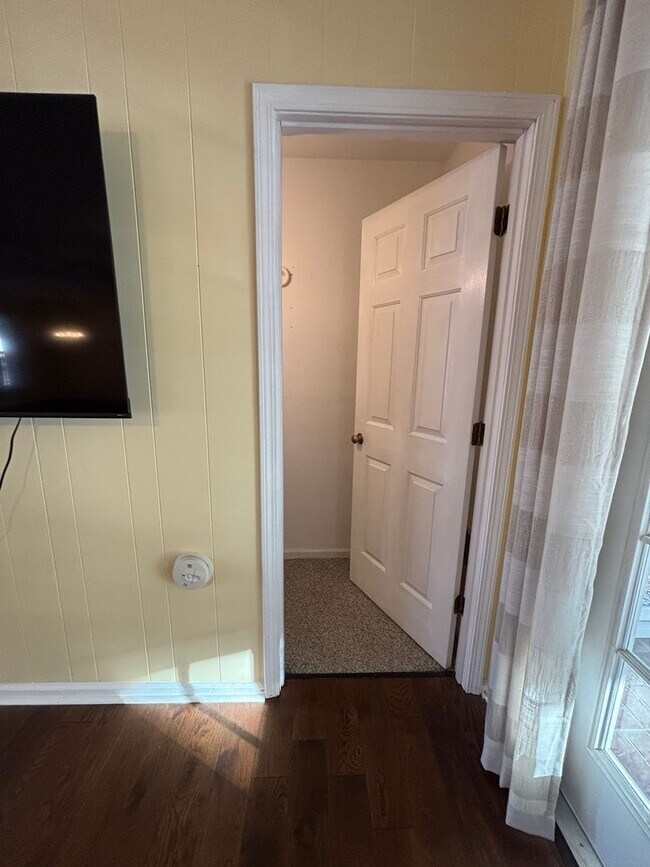 Building Photo - 136 Grimes St