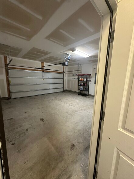 Building Photo - 8170 E Highcroft Dr NE